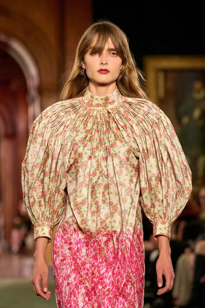 Look 120